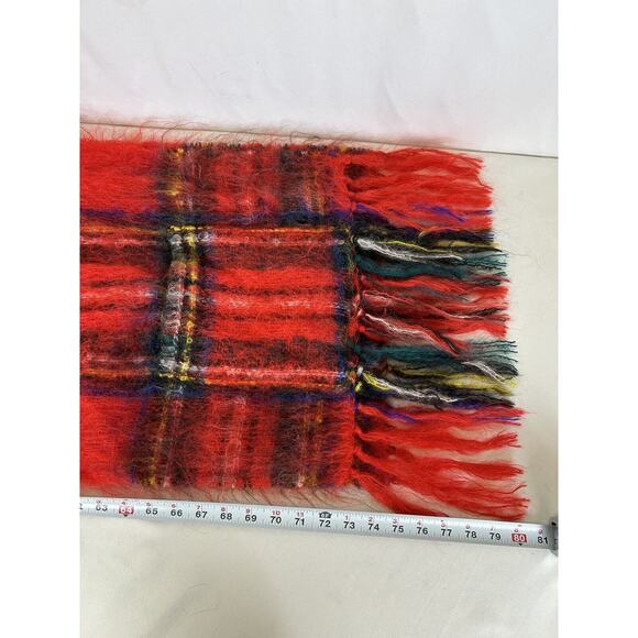 Creagaran Red Tartan Mohair Wool Scarf Soft Fuzzy Made in Scotland Pockets - Picture 7 of 7